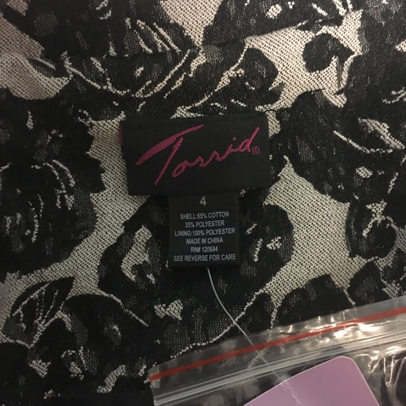 ⭐️ ⭐️  NWT Torrid Lined Black Rose Brocade Blazer Jacket - Picture 9 of 9